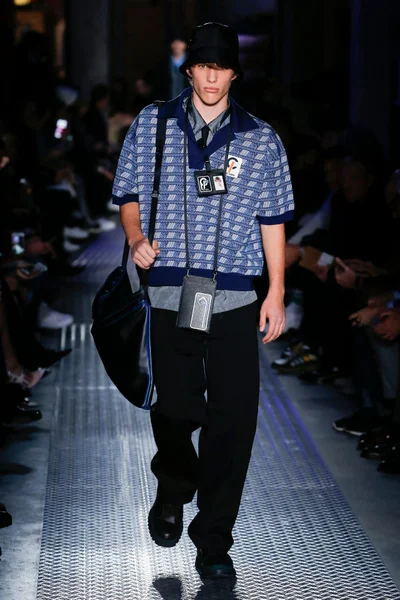 Look 19